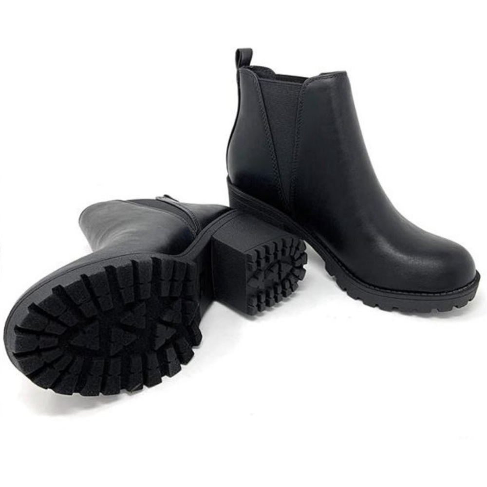 Women's Lug Sole Chelsea Bootie | Stylish Chelsea Combat Heel, Black - Picture 5 of 8
